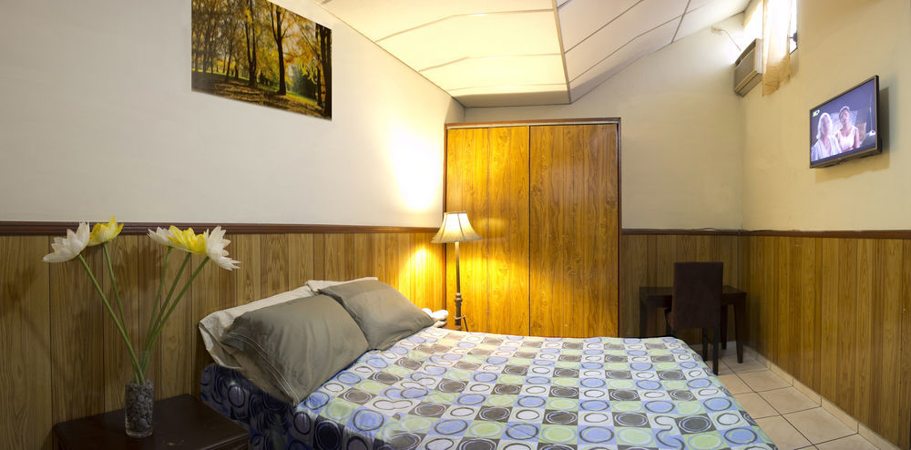 Hotel Manantiales El Salvador 2*