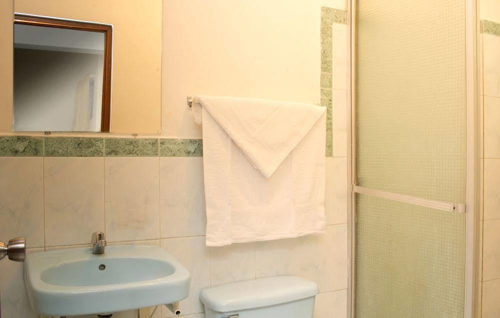 Hotel Manantiales El Salvador 2*